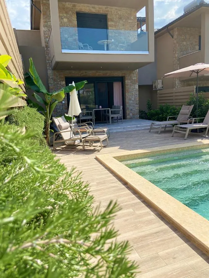 بيت للعطل Epos Villas & Luxury Studios باليوري اليونان